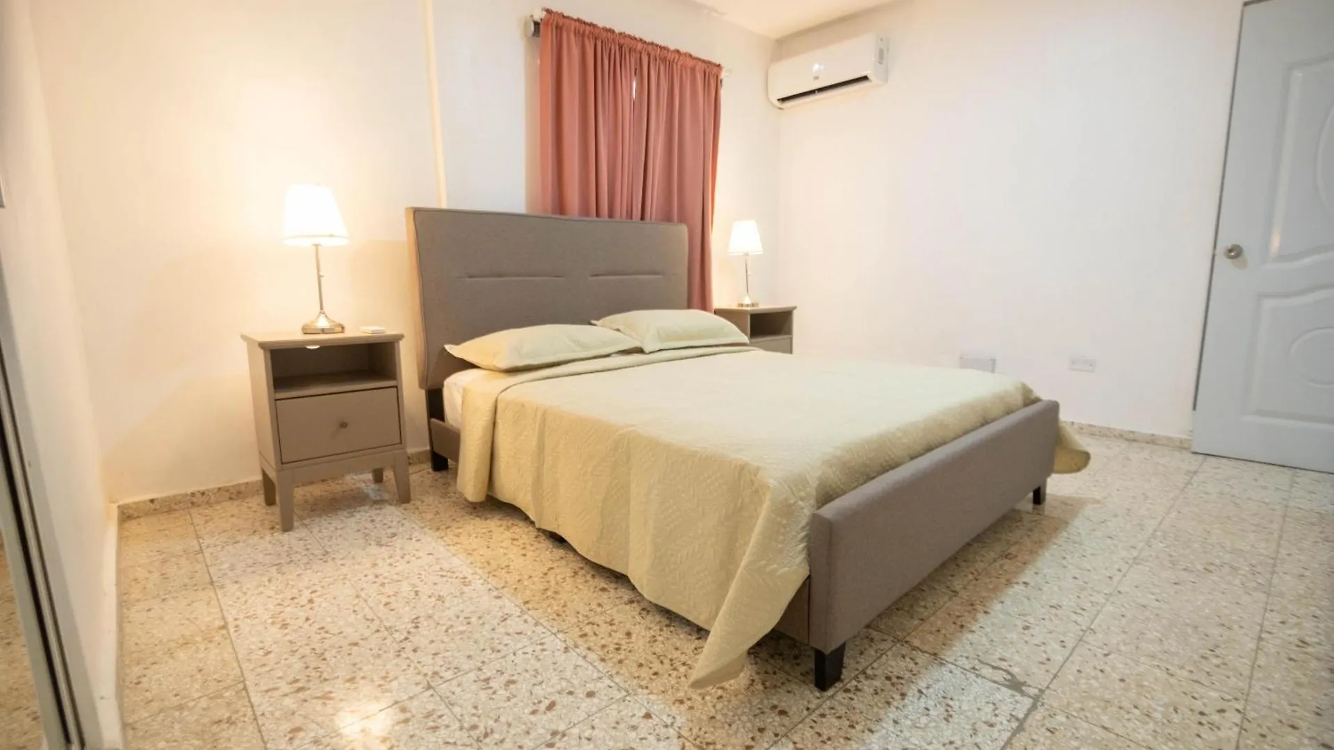 Caribbean House Hotel Ensanche Savica de Mendoza 0*,