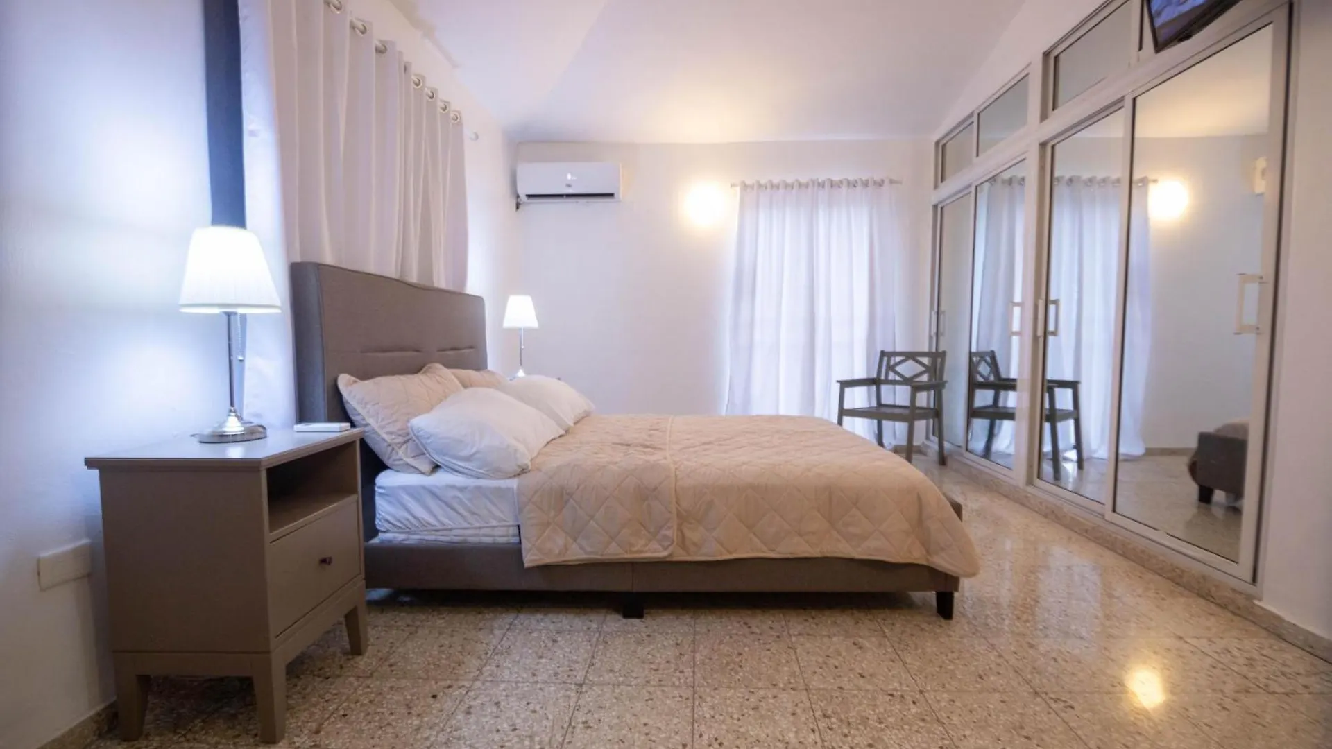 Caribbean House Hotel Ensanche Savica de Mendoza